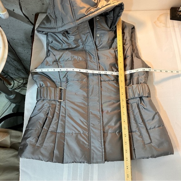 Womens Puffer Vest size Medium grey Sleeveless Hooded Fitted Zip Snap Outerwear - Picture 7 of 9